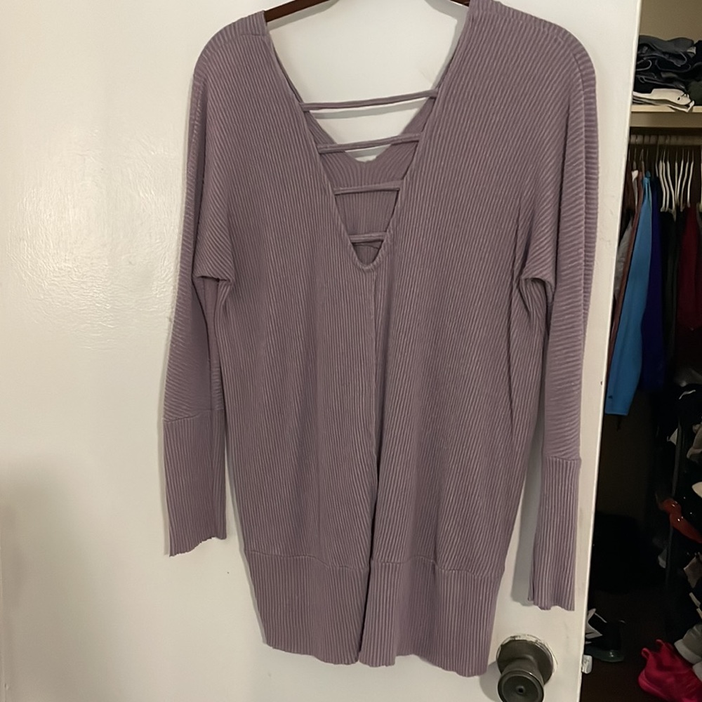 Cute top - Picture 2 of 5